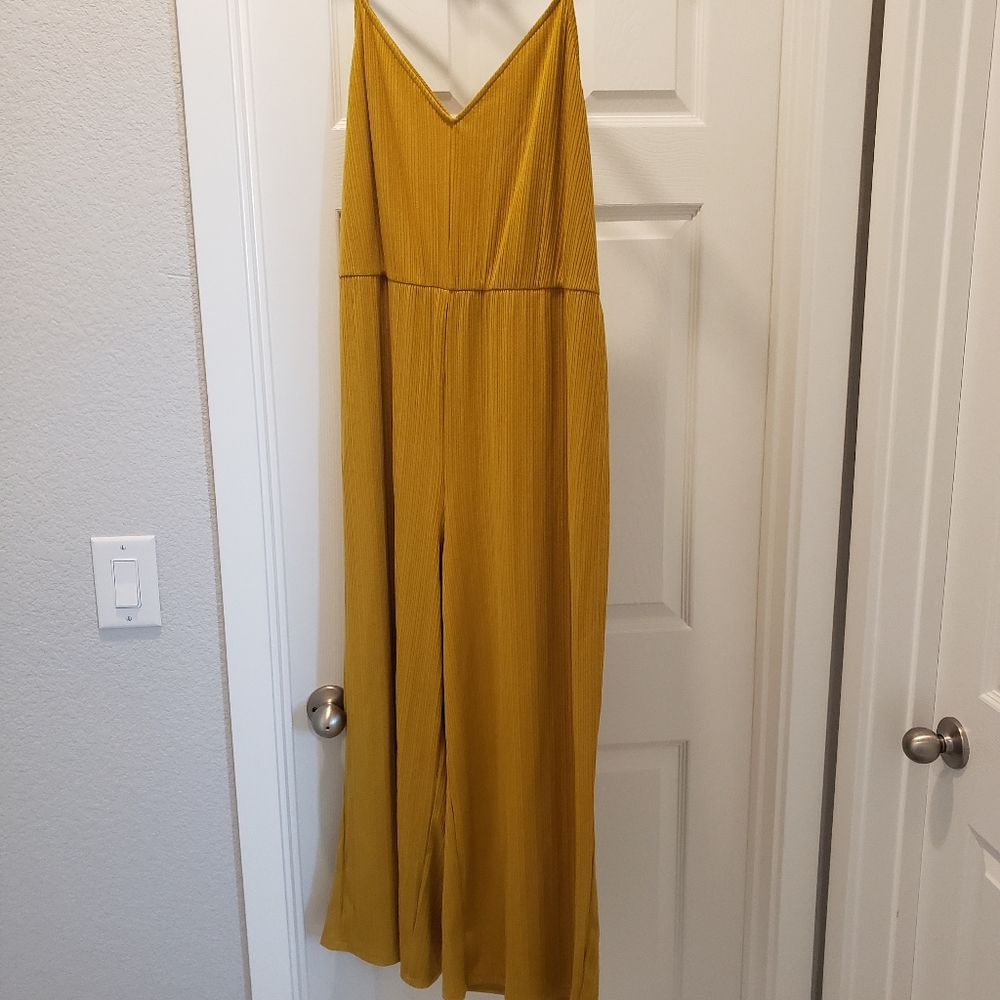 Mustard colored jumper